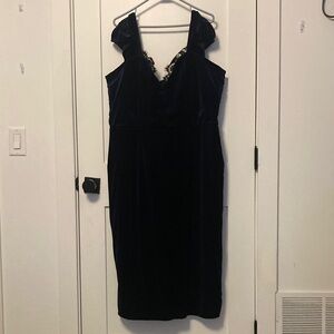 La Femme en Noir Blue Velvet Dress